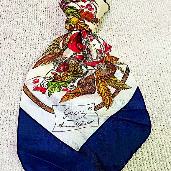 Authentic Gucci Rare Oversized Silk Equestrian GG Mushroom Scarf - Picture 9 of 9